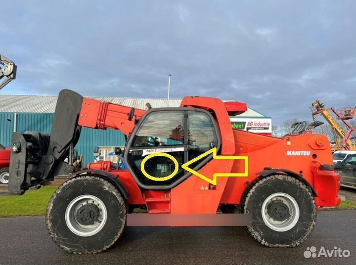 Стекло дверное нижнее на погрузчик Manitou