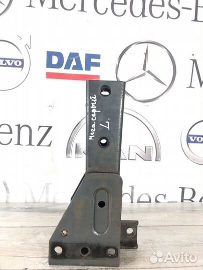 Кронштейн усилителя переднего бампера передний