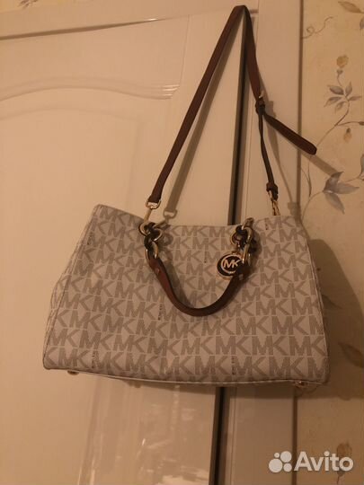 Продаю брендовую сумку mihael kors