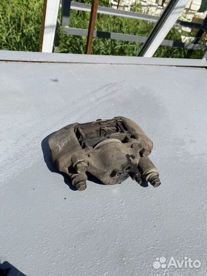 Суппорд перелний левый Mazda Demio 1997 dw3w