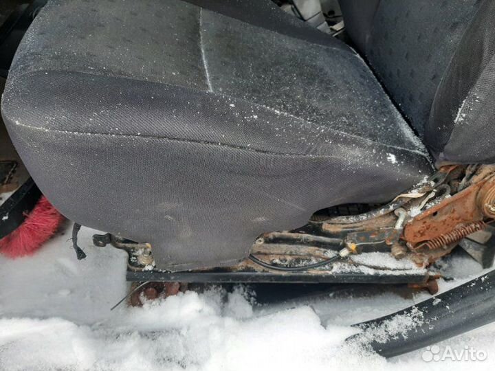 Сиденья комплект Hyundai Getz 1.3 G4EA 2003