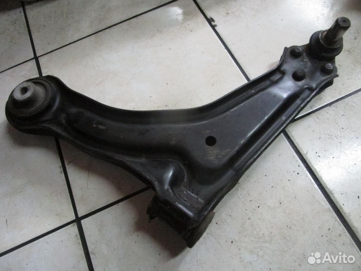 Рычаг передний нижний левый W638 V-class Vito 6