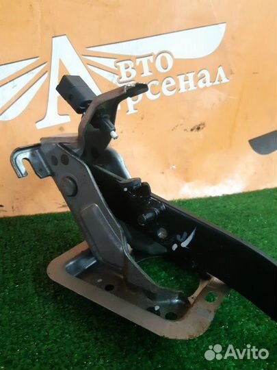 Педаль тормоза Mitsubishi Lancer 1.6