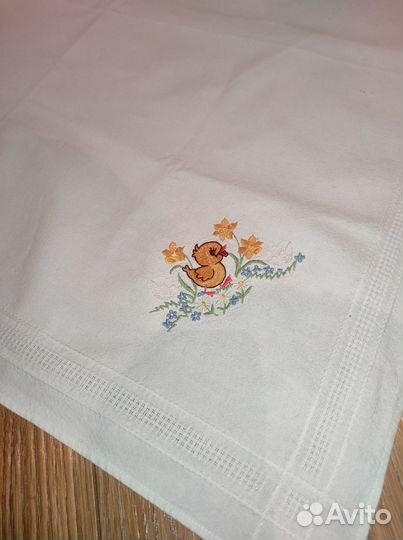 Скатерть с вышивкой маленькая