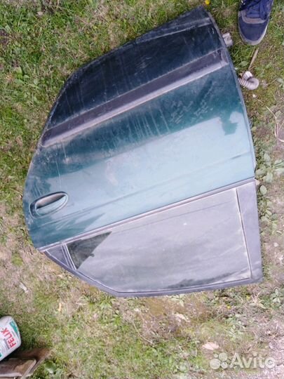 Левая дверь Toyota avensis лифтбэк