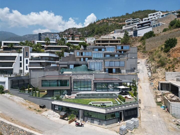 Дом 683 м² на участке 4134 м² (Турция)