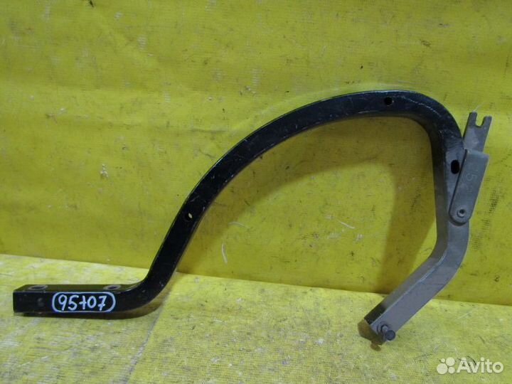 Петля багажника правая Toyota Corolla 150 07г 9510