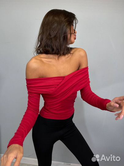 Лонгслив с отрытыми плечами