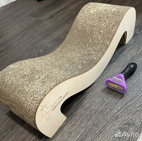 Когтеточка для кошек бу+ расчестка от шерсти