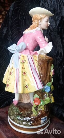 Антикварная статуэтка фарфор Capodimonte Италия