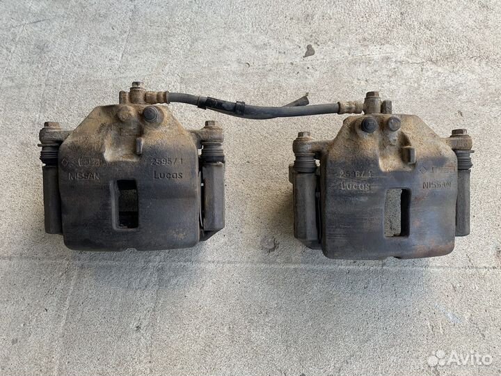 Суппорт передний Nissan Primera P12