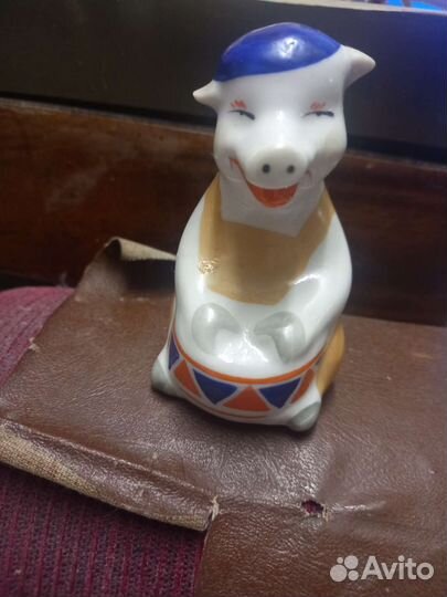 Свинья фарфоровая