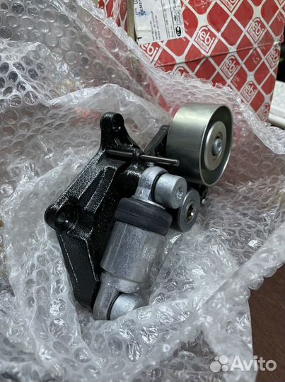 Натяжитель ремня Mercedes Benz E W211