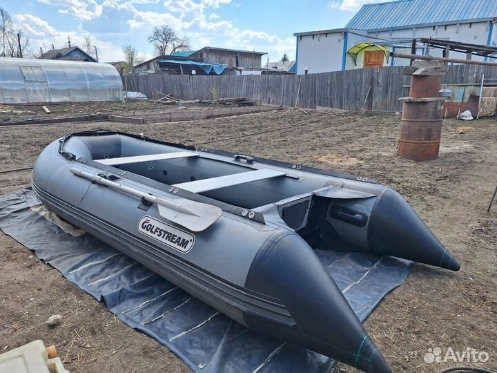 Лодка вёсельная,под мотор