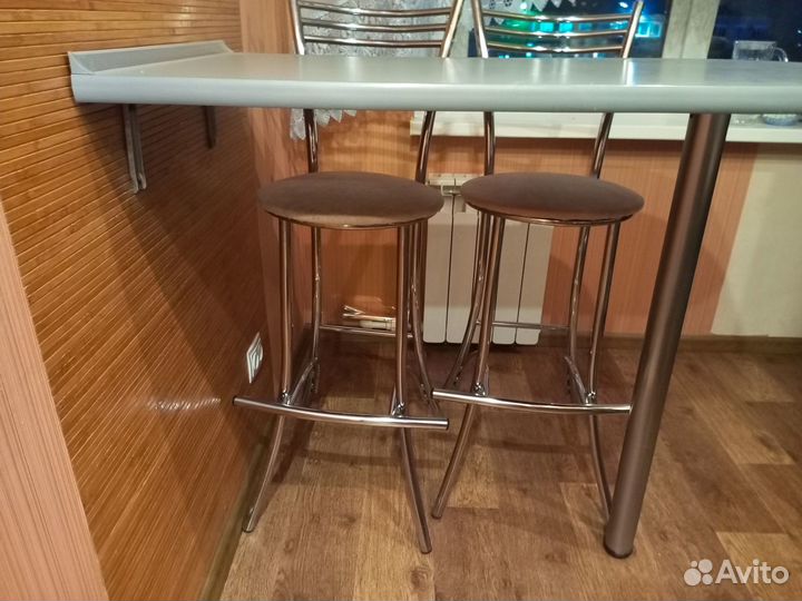 Продам барную стойку со стульями