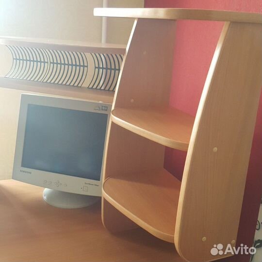 Компьютерный стол