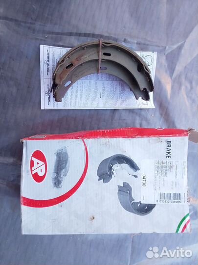 Тормозные колодки комплект на Мерседес