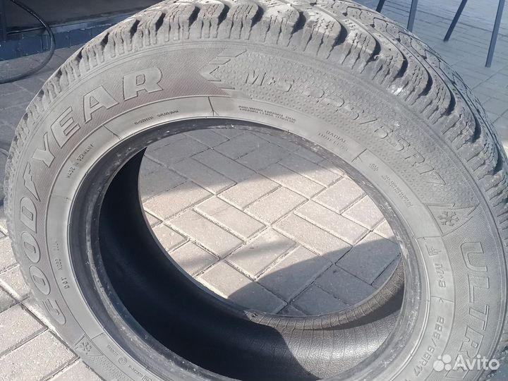 Goodyear UltraGrip 500 225/65 R17