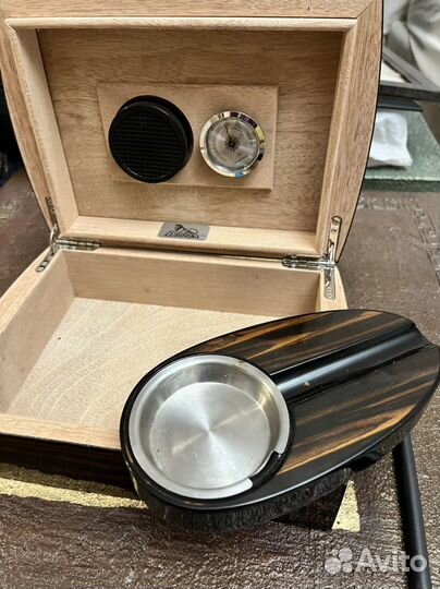 Хьюмидор Lubinski на 30 сигар с пепельницей