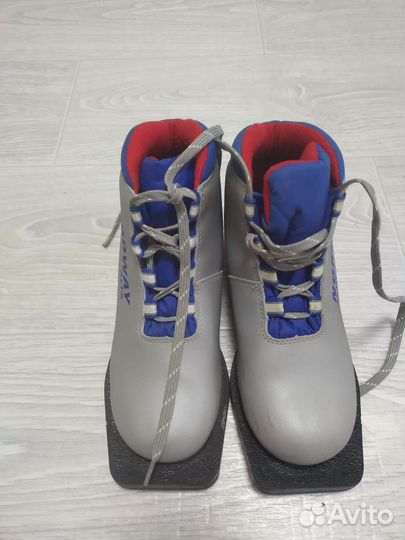 Лыжные ботинки