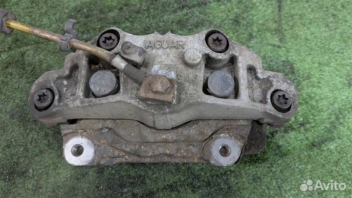 Суппорт тормозной передний правый Jaguar XF 2009