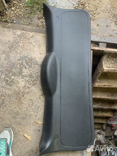 Пластик на крышку багажника