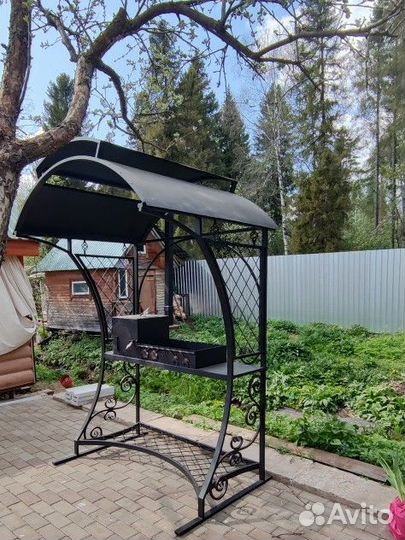 Кованый мангал с крышей