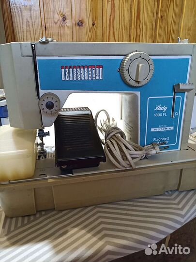 Швейная машина victoria