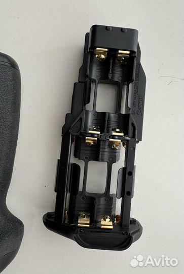 Батарейный блок для Canon EOS 5D Mark III