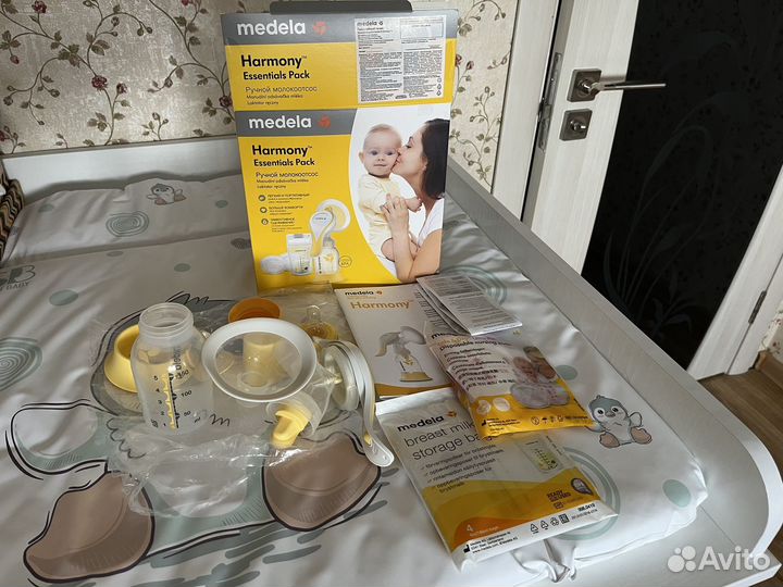 Молокоотсос ручной medela harmony essential pack