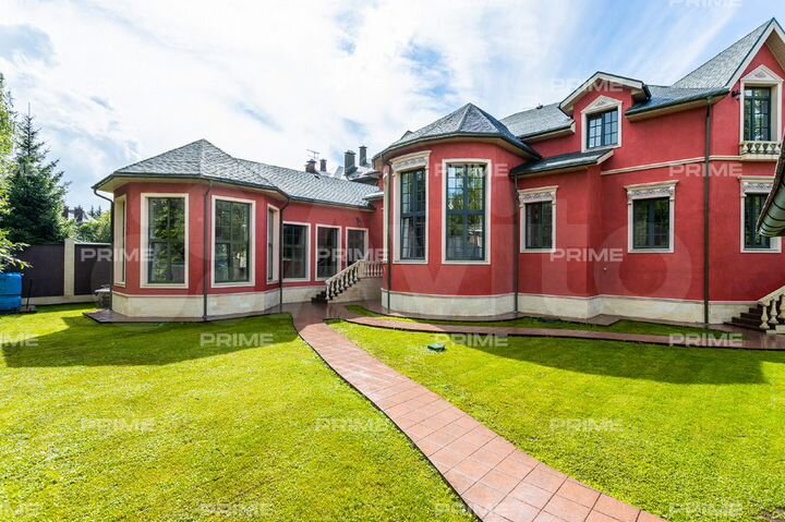 Дом 800 м² на участке 15 сот.