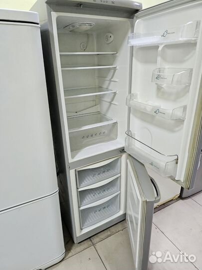 Холодильник Samsung