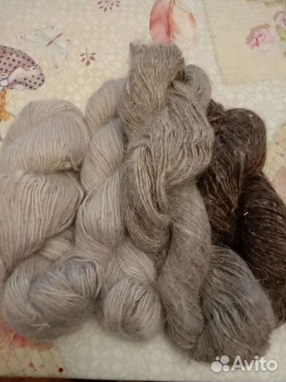 Козий пух,верблюжья,собачая,все спядена вручную
