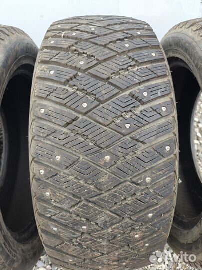 Goodyear UltraGrip 235/50 R17 111