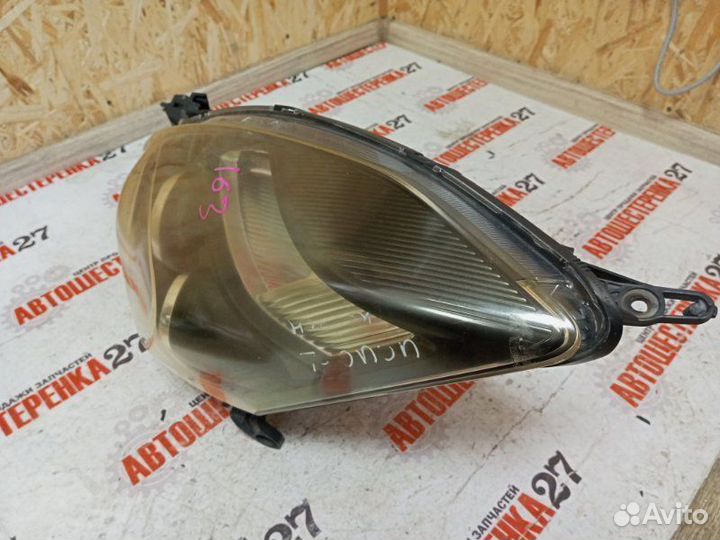 Фара левая Toyota Isis ZGM11W 3ZR-FAE 2011