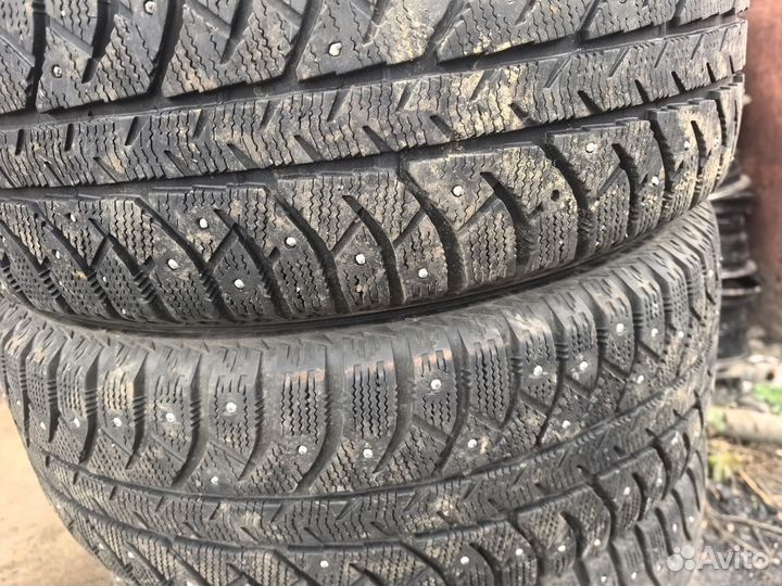 Bridgestone Ice Cruiser 7000 205/60 R16 92T