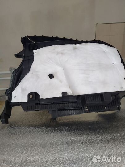 Нижняя решетка радиатора переднего бампера