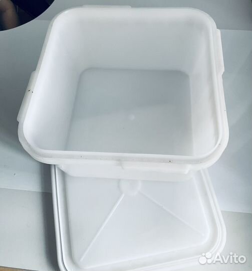 Контейнер пластиковый с крышкой