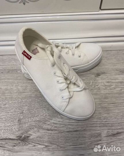 Levi's
