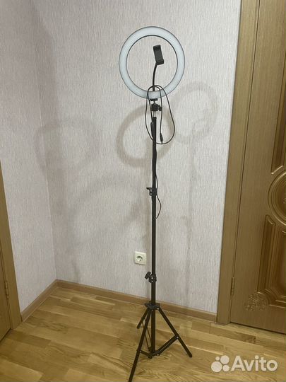 Кольцевая лампа со штативом