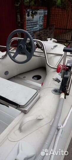 Лодка Nissamaran с двигателем Nissan