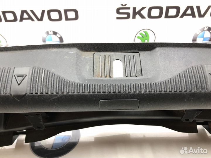 Накладка замка багажника Skoda Octavia A5 (1Z) 1.8