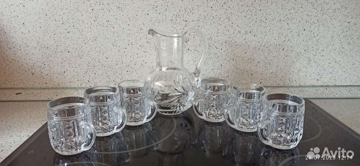 Хрустальный кувшин с кружками
