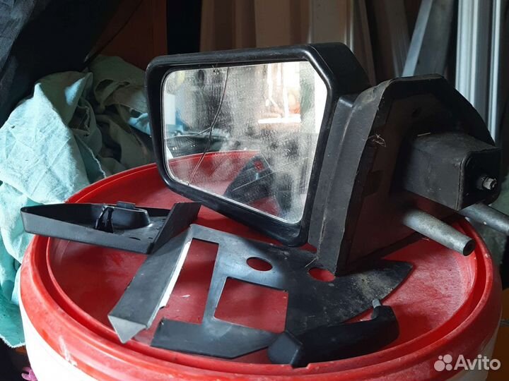 Зеркало заднего вида