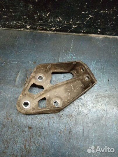Правый кронштейн двигателя Chevrolet Lanos