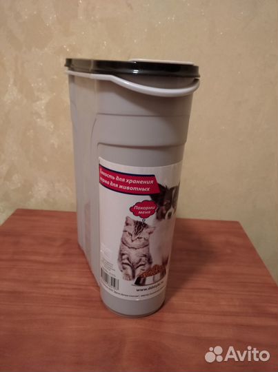Контейнер для хранения корма для животных