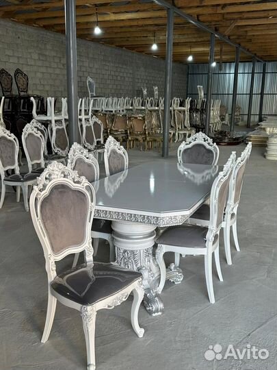 Стол и стулья 