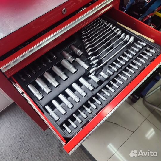 Тележка инструментальная 216 предметов