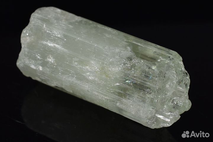 Красивый кристалл Зональный берилл. Лот №1177