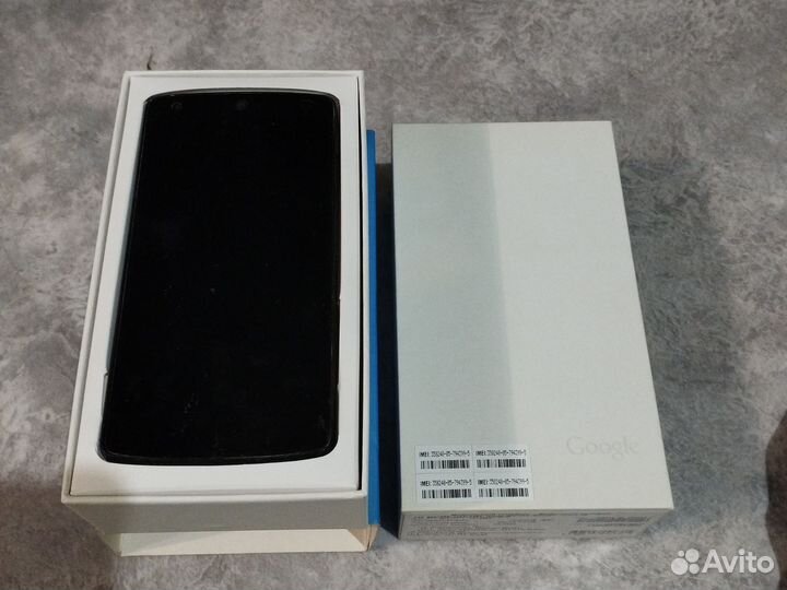 Телефон LG Nexus 5
